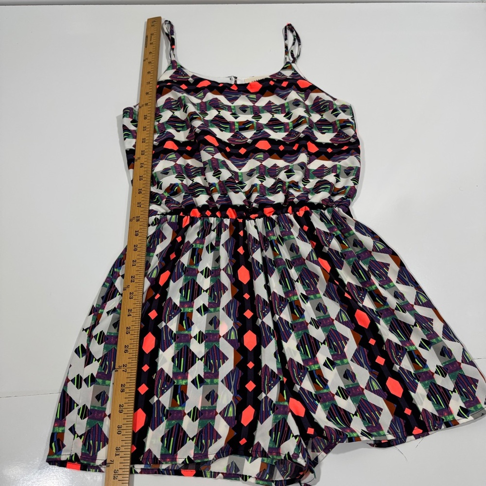 Everly Geometric Print Sleeveless Romper Size M - Picture 4 of 11